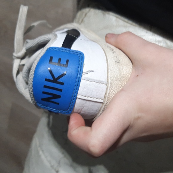 Nike - Picture 2 of 4